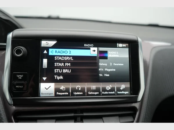 PEUGEOT 2008 (2014) — foto 20 van 20