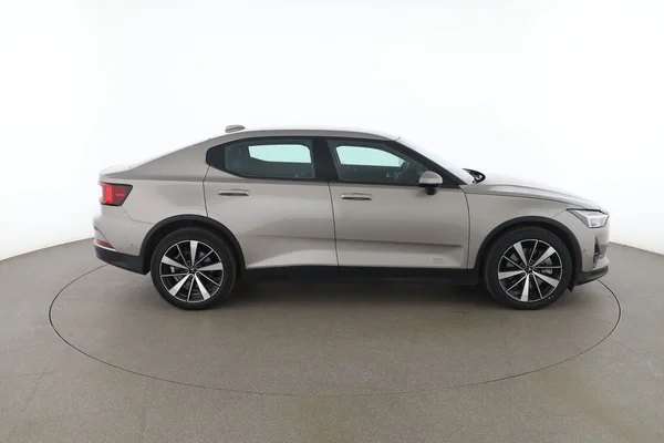 Polestar 2 (2022) — foto 13 van 16