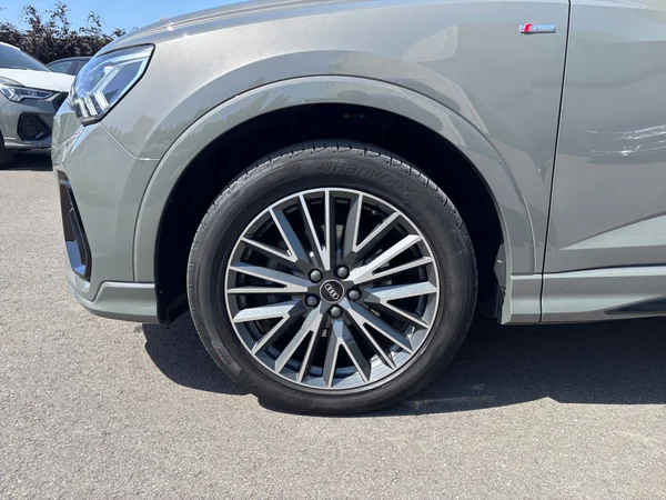 AUDI Q3 Sportback (2023) — foto 8 van 17