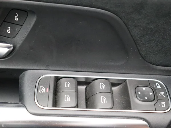 Mercedes-Benz GLA (2022) — foto 2 van 30