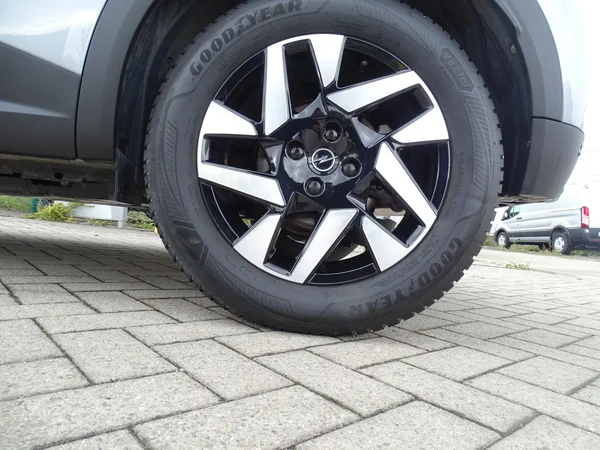 Opel Mokka-e (2024) — foto 3 van 27