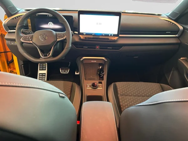 VOLKSWAGEN T-Roc (2026) — foto 2 van 24
