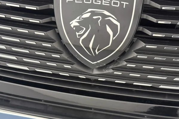 Peugeot 308 PHEV (2022) — foto 22 van 29