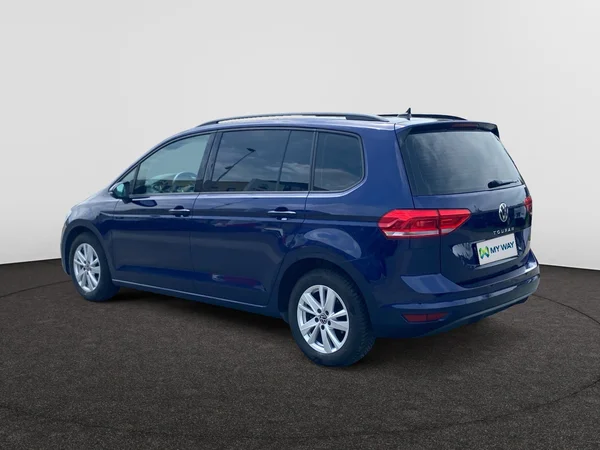 VOLKSWAGEN Touran (2022) — foto 13 van 19