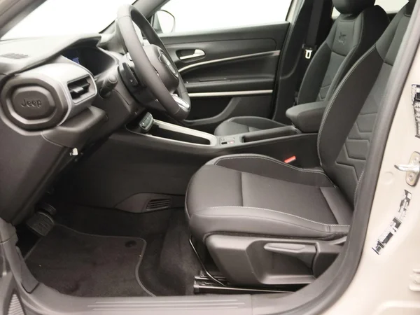 Jeep Avenger (2025) — foto 25 van 25
