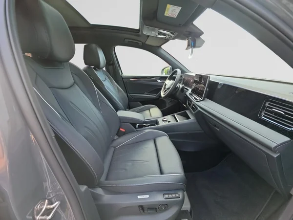 VOLKSWAGEN Tiguan (2026) — foto 8 van 24