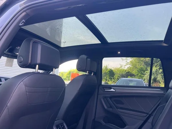 VOLKSWAGEN Tiguan (2022) — foto 16 van 29