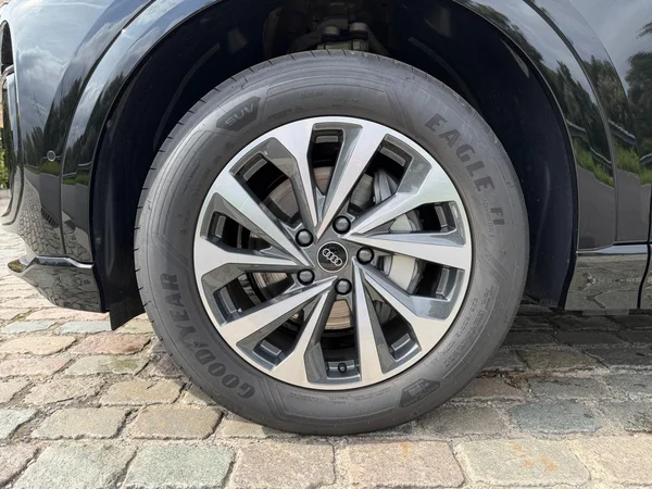 AUDI Q6 e-tron (2025) — foto 16 van 24