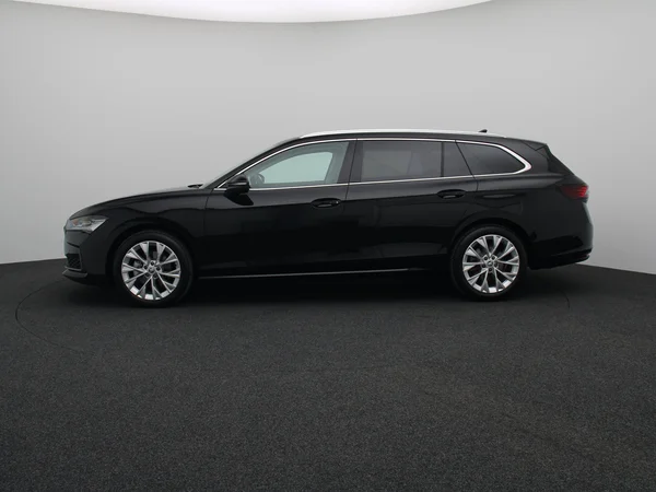 SKODA Superb Combi (2025) — foto 3 van 18