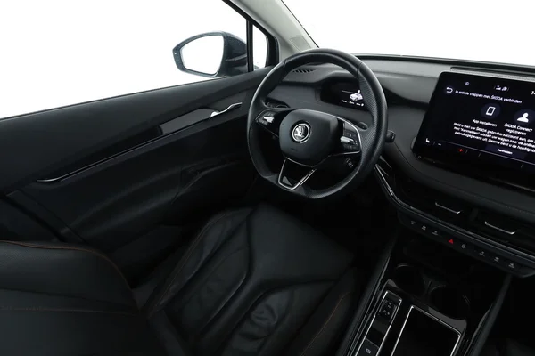 Skoda Enyaq (2021) — foto 5 van 17