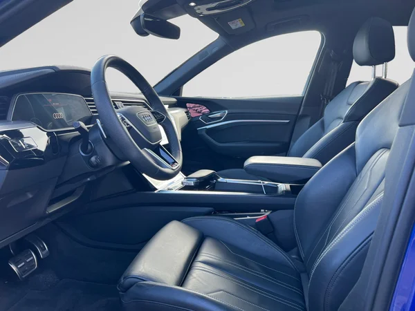 AUDI Q8 e-tron Sportback (2025) — foto 2 van 24