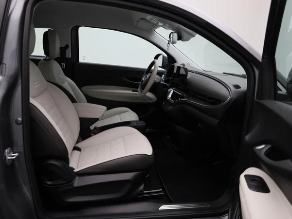 Fiat 500e (2023) — foto 32 van 44