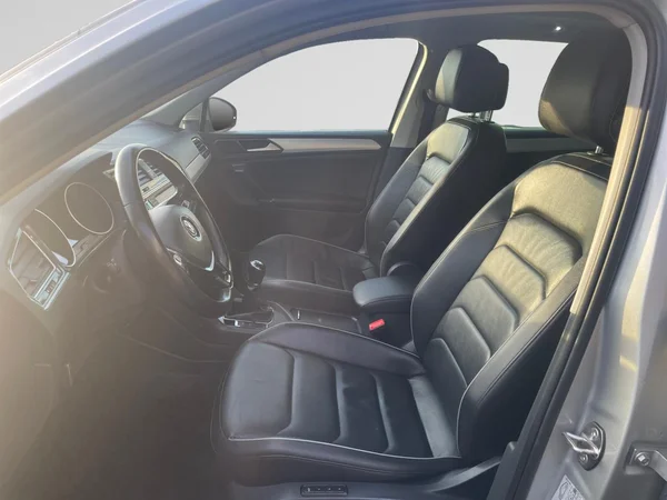 VOLKSWAGEN Tiguan (2017) — foto 21 van 21