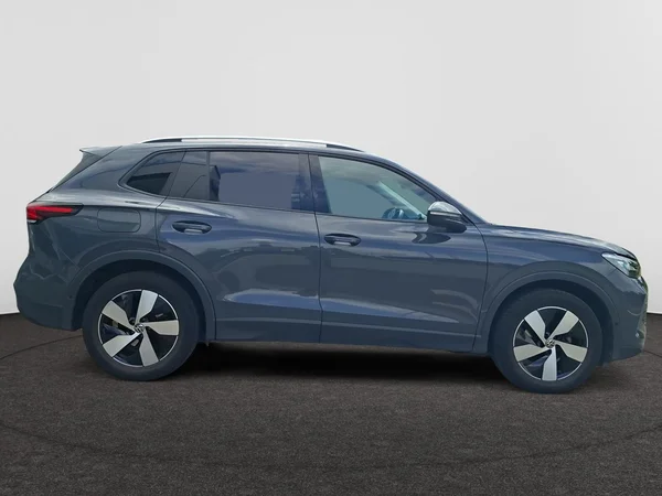 VOLKSWAGEN Tiguan (2024) — foto 17 van 22