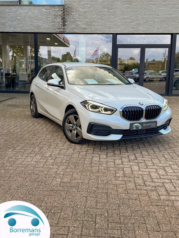 BMW 116 (2023) — foto 29 van 44
