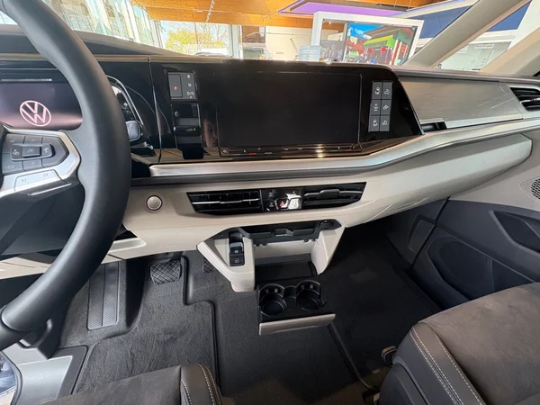 VOLKSWAGEN Multivan T7 Long (2025) — foto 6 van 23