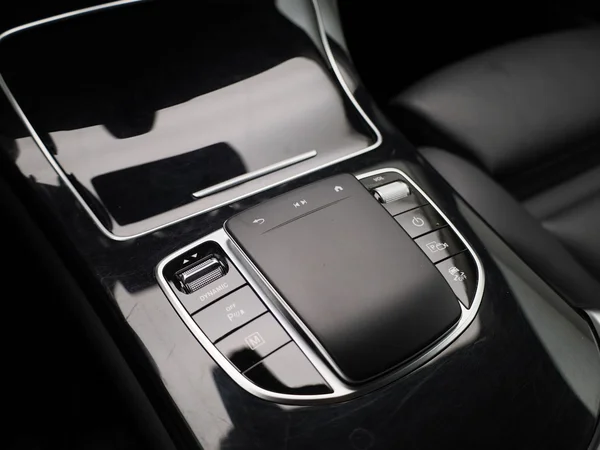 Mercedes-Benz GLC (2021) — foto 18 van 44
