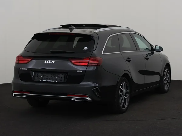 KIA Ceed SW (2023) — foto 23 van 31