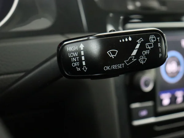 VOLKSWAGEN Golf (2018) — foto 11 van 23
