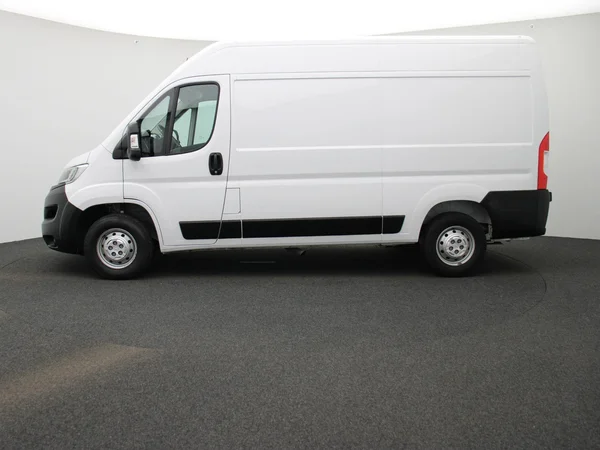 Opel Movano (2023) — foto 33 van 38