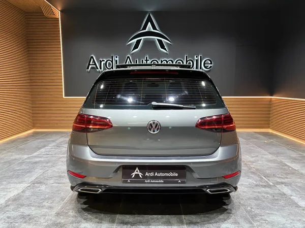 Volkswagen Golf (2018) — foto 22 van 25