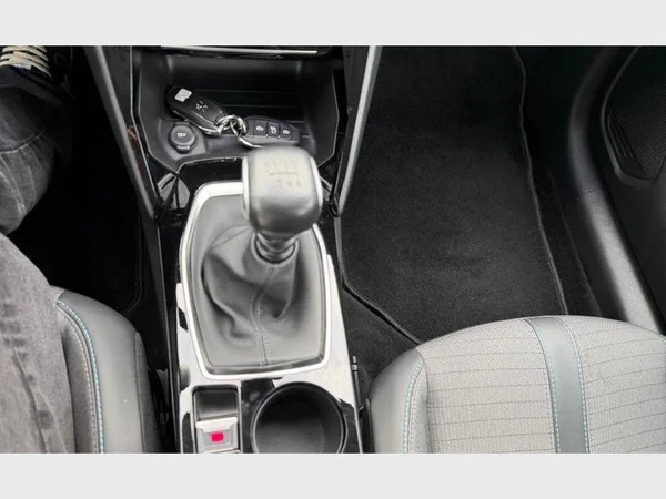 PEUGEOT 208 (2020) — foto 21 van 29