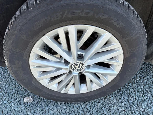 VOLKSWAGEN T-Roc (2018) — foto 16 van 24