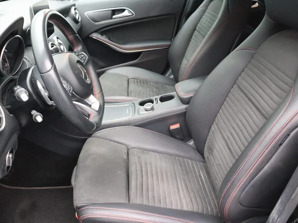 Mercedes-Benz A-Klasse (2018) — foto 2 van 26