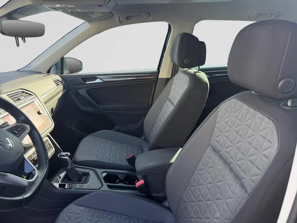 VOLKSWAGEN Tiguan (2022) — foto 6 van 22