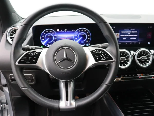 Mercedes-Benz EQA (2024) — foto 4 van 25