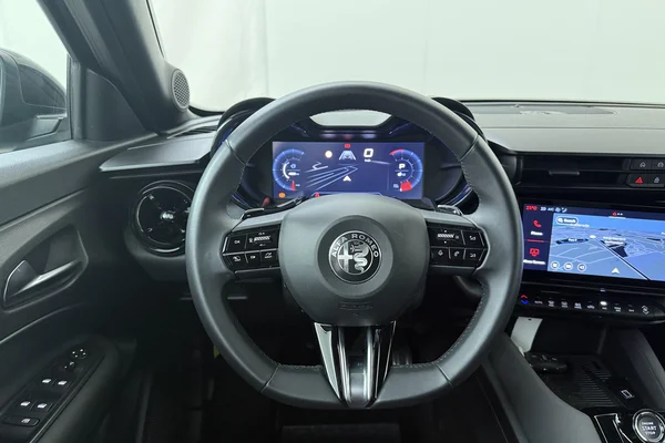 Alfa Romeo Junior (2025) — foto 2 van 19