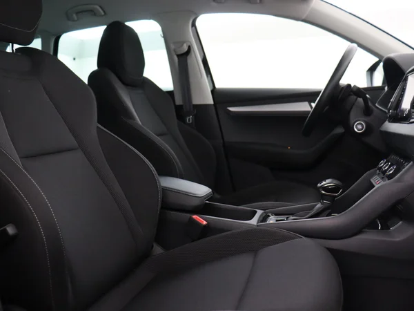 SKODA Karoq (2024) — foto 2 van 18