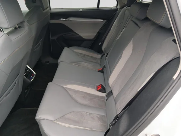SKODA Enyaq (2024) — foto 10 van 19