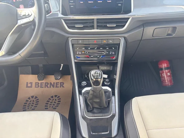VOLKSWAGEN T-Roc (2024) — foto 11 van 20
