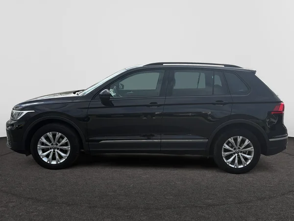 VOLKSWAGEN Tiguan (2023) — foto 12 van 21