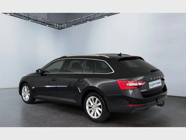 Skoda Superb Combi (2023) — foto 24 van 27