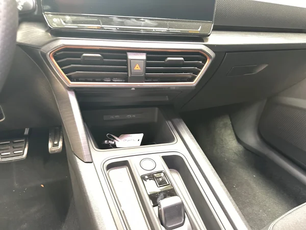 CUPRA Leon ST (2024) — foto 7 van 23