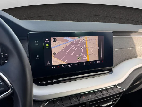 SKODA Octavia Combi (2024) — foto 12 van 23