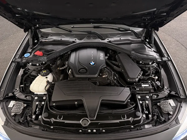 BMW 318 (2020) — foto 6 van 31