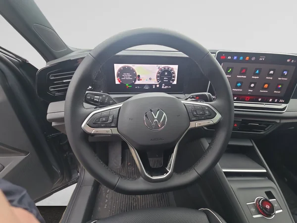 VOLKSWAGEN Tiguan (2025) — foto 3 van 24