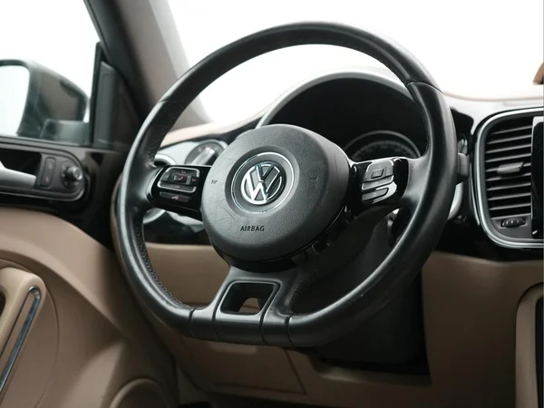VOLKSWAGEN Beetle Cabriolet (2015) — foto 13 van 39