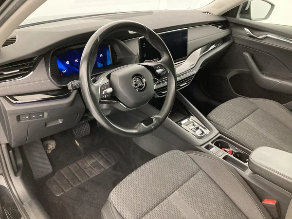SKODA Octavia Combi PHEV (2021) — foto 13 van 37