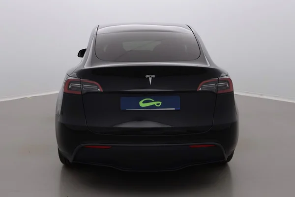 Tesla Model 3 (2023) — foto 31 van 36