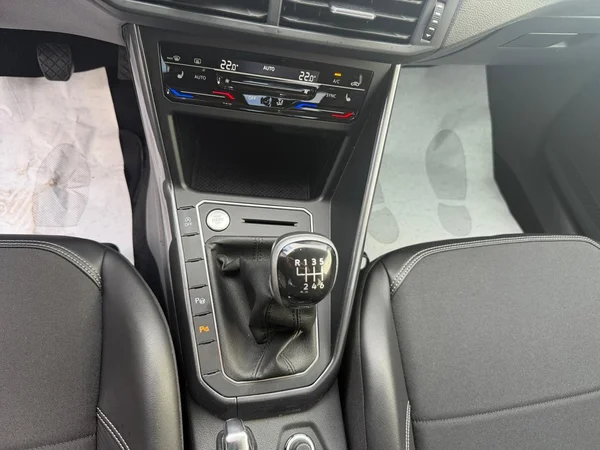 VOLKSWAGEN Taigo (2024) — foto 16 van 21