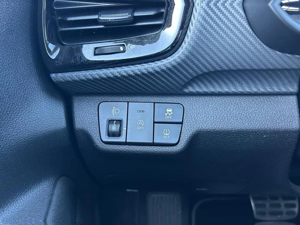 KIA Stonic (2024) — foto 24 van 33