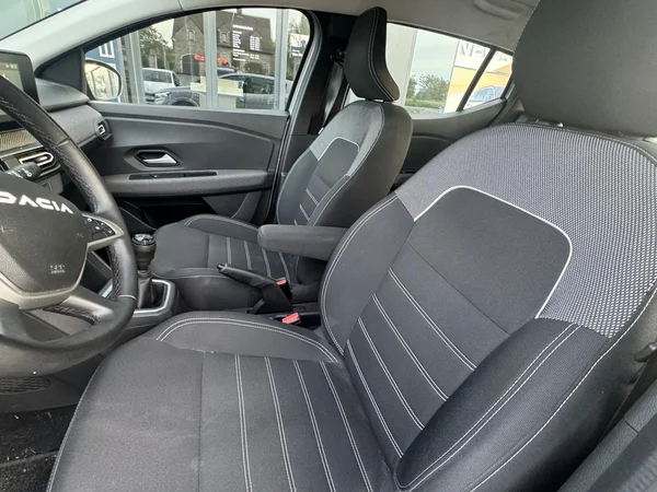 Dacia Sandero (2024) — foto 3 van 22