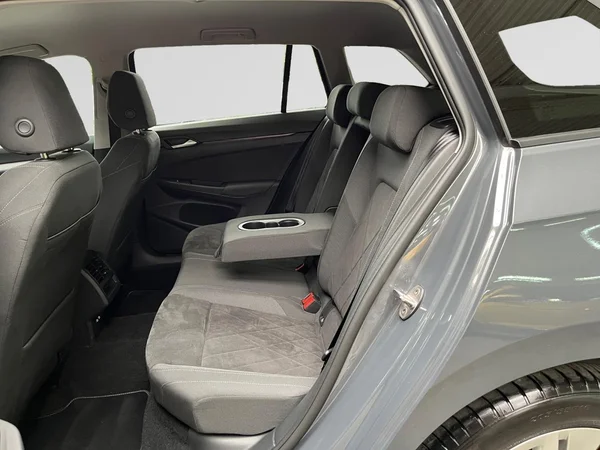 VOLKSWAGEN Golf VIII SW (2024) — foto 18 van 22