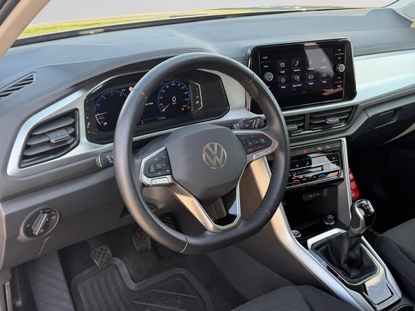 VOLKSWAGEN T-Roc (2024) — foto 3 van 19