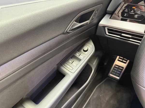 VOLKSWAGEN Golf VIII (2026) — foto 2 van 21