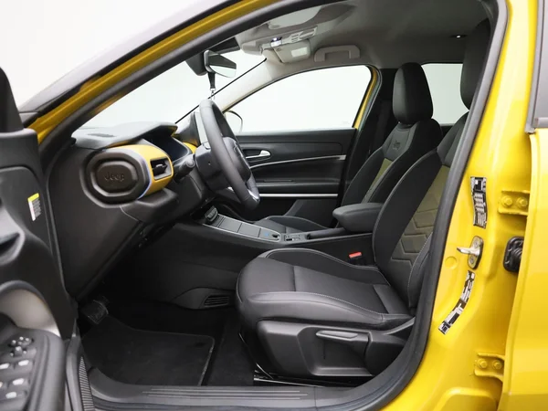 Jeep Avenger (2024) — foto 25 van 25